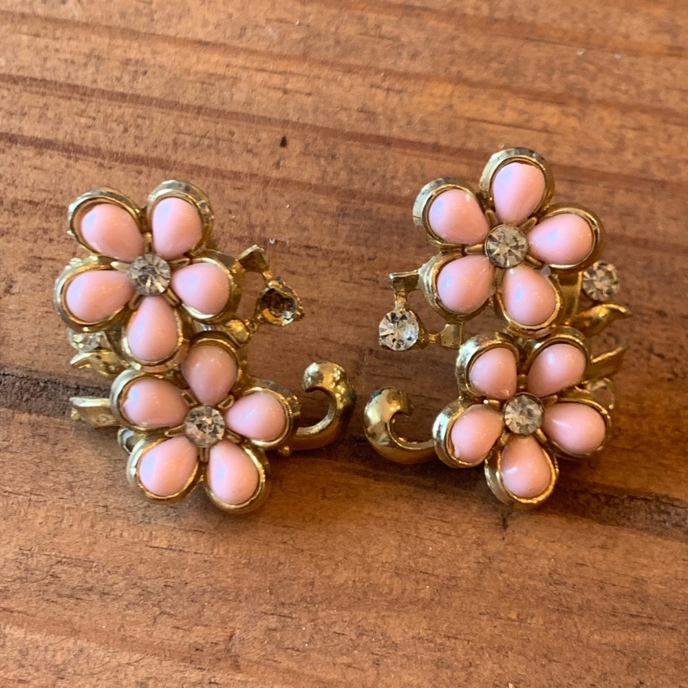 Vintage Coro Gold Toned Pink Flower Screw back